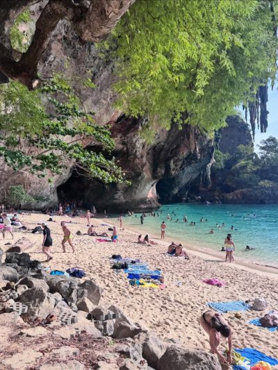 Phranang Cave Beach, Krabi, Thailand в январе — фото погоды (2026-01-09)