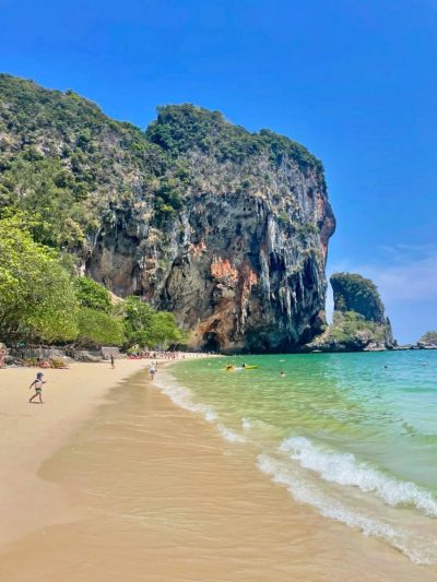 Phranang Cave Beach, Krabi, Thailand в марте — фото погоды (2026-03-30)