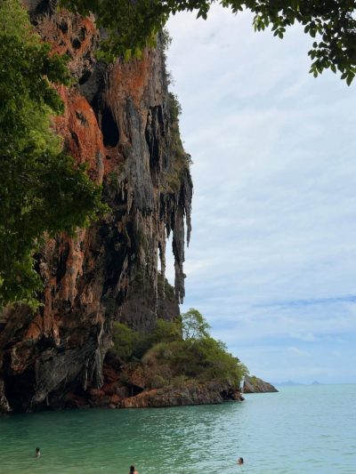 Phranang Cave Beach, Krabi, Thailand в июне — фото погоды (2026-06-08)