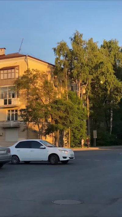 Вологда, Кремлевская Площадь в июне — фото погоды (2026-06-10)