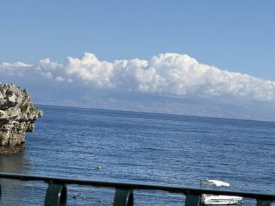 Taormina's Beach в октябре — фото погоды (2025-10-12)