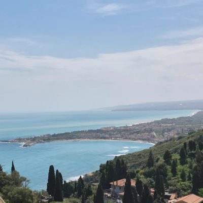 Taormina's Beach в апреле — фото погоды (2026-04-17)