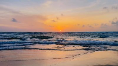 Hikkaduwa Beach в апреле — фото погоды (2026-04-24)