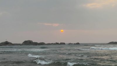 Hikkaduwa Beach в апреле — фото погоды (2026-04-25)