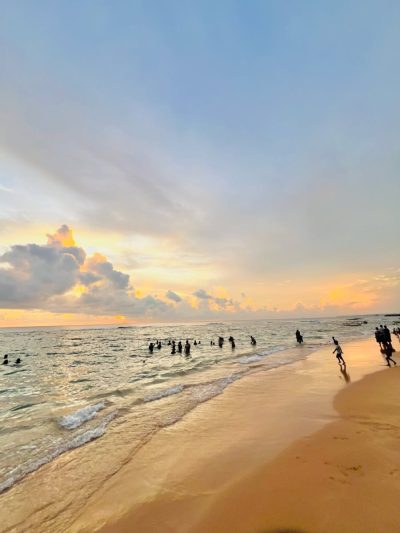 Hikkaduwa Beach в июле — фото погоды (2026-07-12)