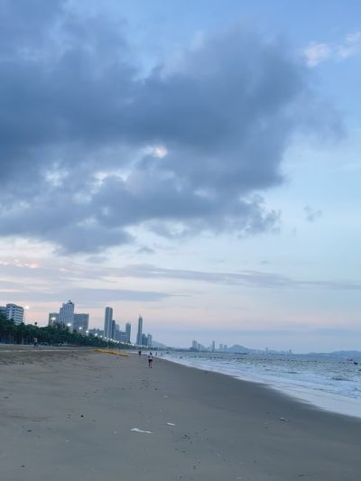 Jomtian Beach Pattaya - หาดจอมเทียนพัทยา в июне — фото погоды (2026-06-23)