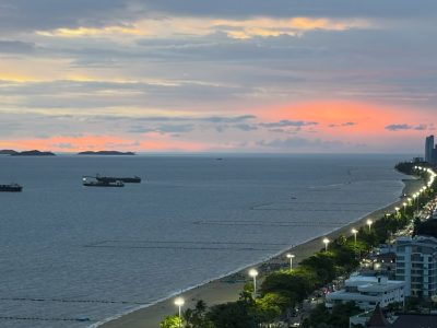 Jomtian Beach Pattaya - หาดจอมเทียนพัทยา в июле — фото погоды (2026-07-02)