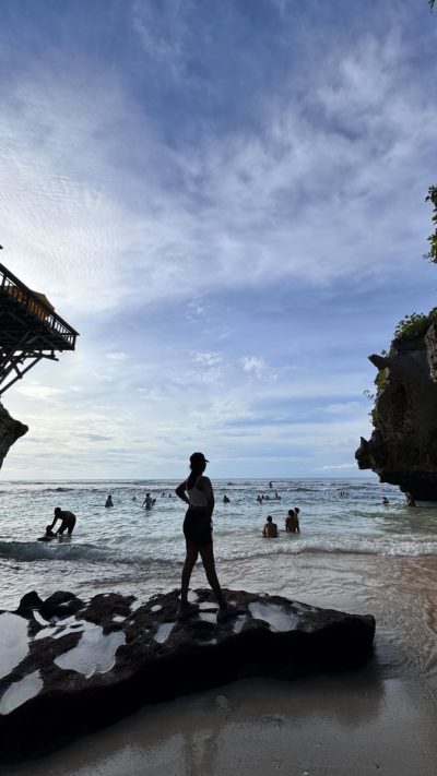 Uluwatu Beach в декабре — фото погоды (2025-12-05)