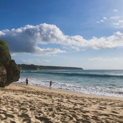 Uluwatu Beach в январе — фото погоды (2026-01-10)