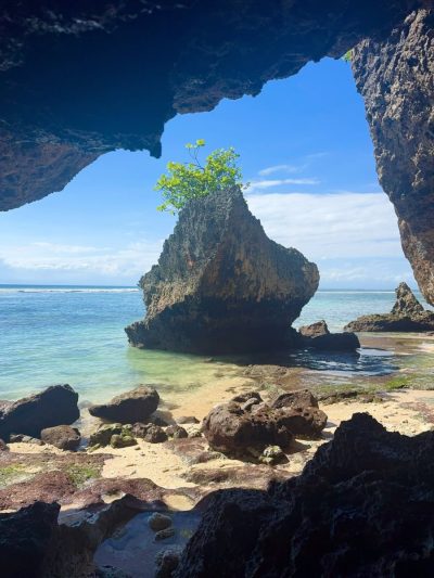 Uluwatu Beach в мае — фото погоды (2026-05-16)