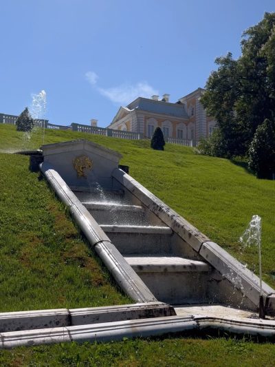 Peterhof Palace Russia — фото погоды в июне (2026-06-13)