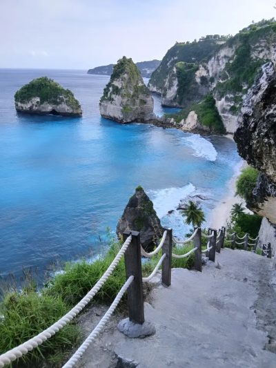 Diamond Beach Nusa Penida в апреле — фото погоды (2026-04-08)