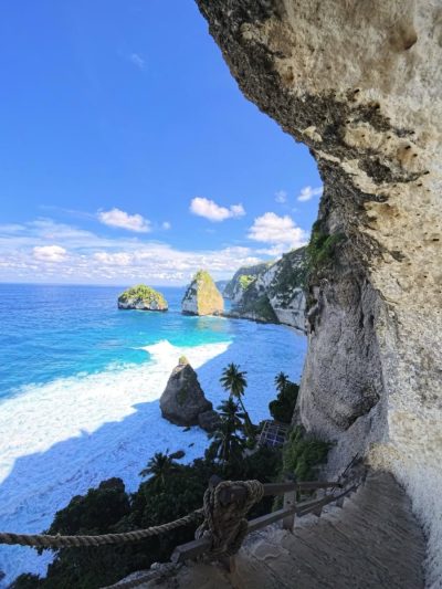 Diamond Beach Nusa Penida в апреле — фото погоды (2026-04-20)