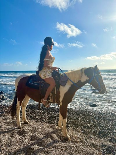 Perissa (Black Sand Beach), Santorini в октябре — фото погоды (2025-10-27)