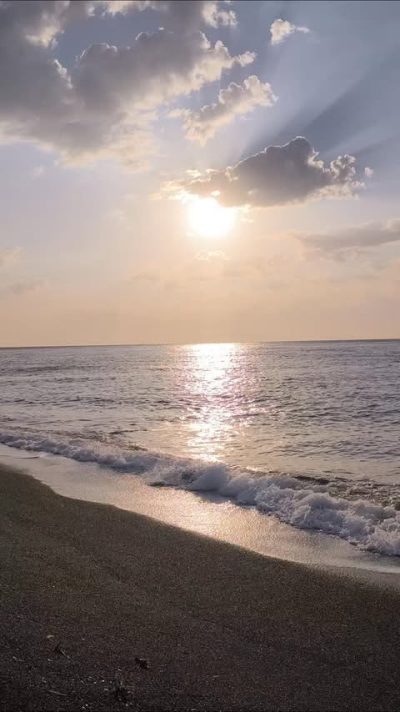 Perissa (Black Sand Beach), Santorini в июне — фото погоды (2026-06-17)