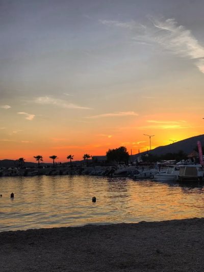 Okrug Gornji Beach в июле — фото погоды (2026-07-13)