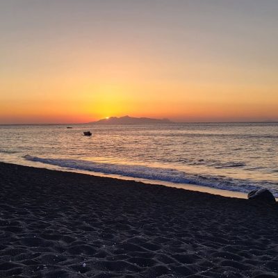 Perissa Beach Santorini в сентябре — фото погоды (2025-09-04)