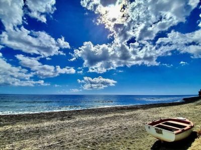 Perissa Beach Santorini в марте — фото погоды (2026-03-10)