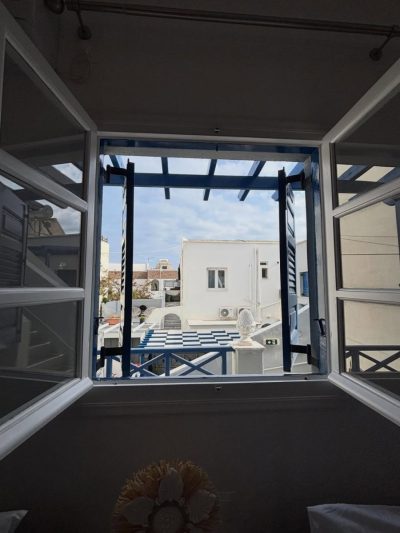 Perissa Beach Santorini в апреле — фото погоды (2026-04-20)