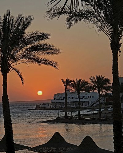 Beach at Arabia Azur Resort Hurghada — фото погоды в апреле (2026-04-21)