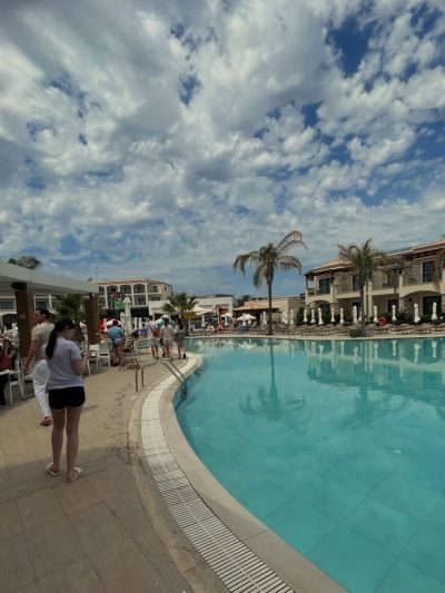 Mythos Beach Resort, Rhodos — фото погоды в апреле (2026-04-27)