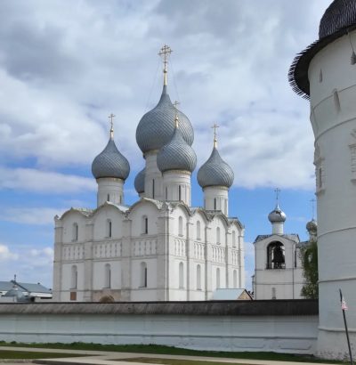 Ростовский кремль (музей-заповедник) в мае — фото погоды (2024-05-12)