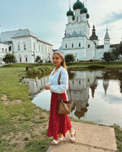 Ростовский кремль (музей-заповедник) в июле — фото погоды (2024-07-04)