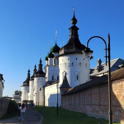 Ростовский кремль (музей-заповедник) в августе — фото погоды (2024-08-01)
