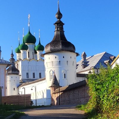 Ростовский кремль (музей-заповедник) в августе — фото погоды (2024-08-01)