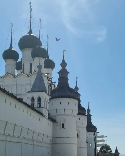Ростовский кремль (музей-заповедник) в мае — фото погоды (2026-05-27)