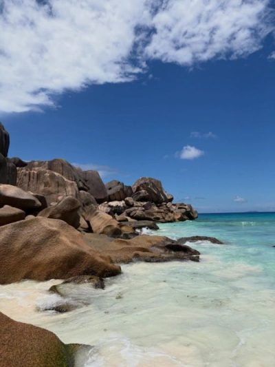 Grand Anse, La Digue, Seychelles в апреле — фото погоды (2026-04-15)