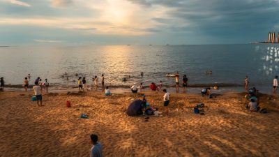 Sunshine Beach Park (西秀海滩公园) в июле — фото погоды (2026-07-05)