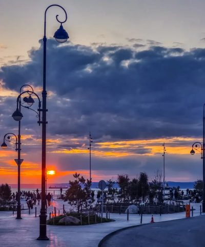 Набережная в апреле — фото погоды (2026-04-28)