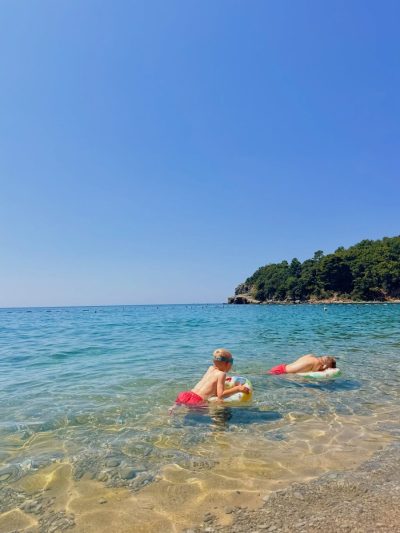 Mogren Beach, Budva в июне — фото погоды (2026-06-24)