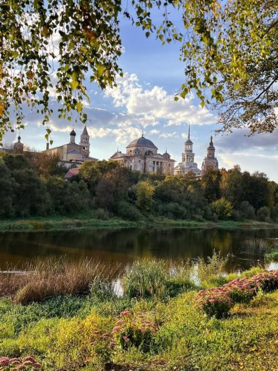 Торжок, Тверецкая Набережная в сентябре — фото погоды (2025-09-27)