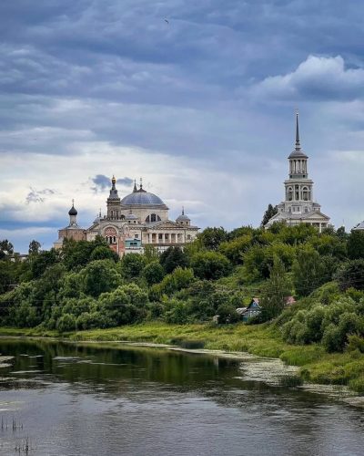 Торжок, Тверецкая Набережная в июне — фото погоды (2026-06-12)