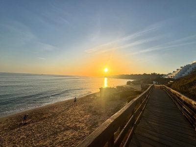 Praia Da Oura, Albufeira в июле — фото погоды (2026-07-11)