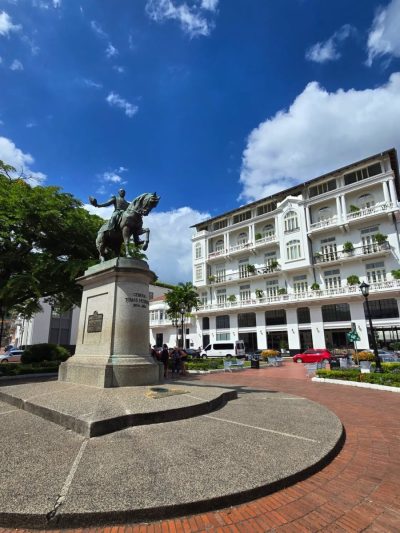 Plaza Herrera, Casco Antiguo, Panamá в январе — фото погоды (2026-01-25)