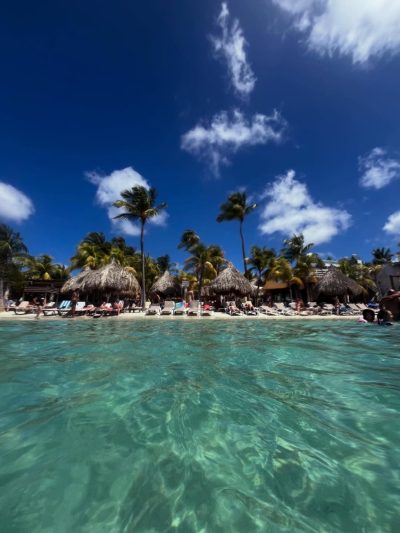 Mambo Beach Curacao в июне — фото погоды (2026-06-08)