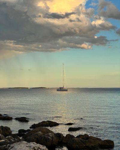 Cuvi Beach в августе — фото погоды (2025-08-21)