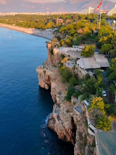 Konyaalti Beach Park в сентябре — фото погоды (2025-09-29)
