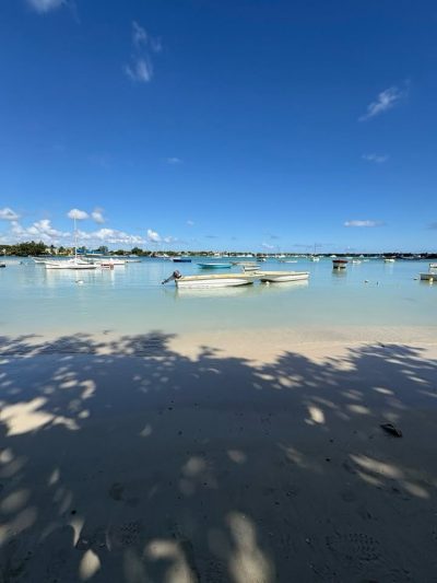 Grand Baie Beach в мае — фото погоды (2026-05-14)