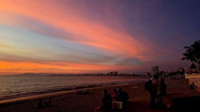 Playa Los Camarones в апреле — фото погоды (2026-04-15)