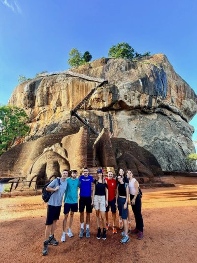 Sirigaya Rock в октябре — фото погоды (2025-10-18)