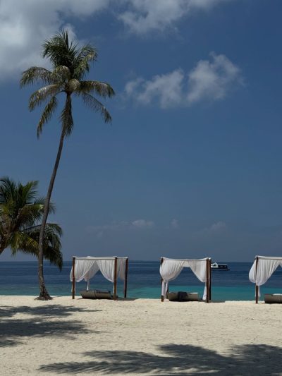Dusit Thani Maldives в мае — фото погоды (2026-05-21)