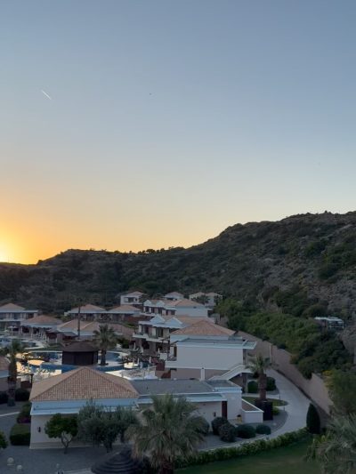 La Marquise Luxury Resort Complex — фото погоды в мае (2026-05-16)
