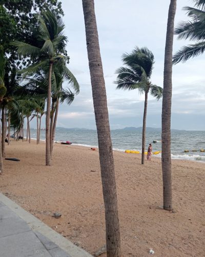 ริมหาดจอมเทียน. พัทยา Chill Chill в июне — фото погоды (2025-06-28)