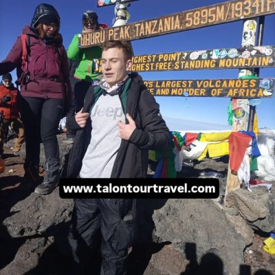Uhuru Peak (5895m) в июне — фото погоды (2026-06-04)