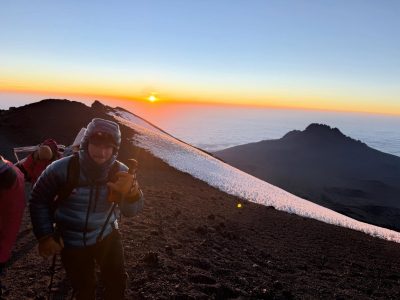 Uhuru Peak (5895m) в июне — фото погоды (2026-06-21)