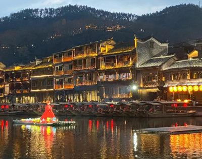 Fenghuang Ancient city Jiaxing inn (家兴楼客栈) в марте — фото погоды (2025-03-16)